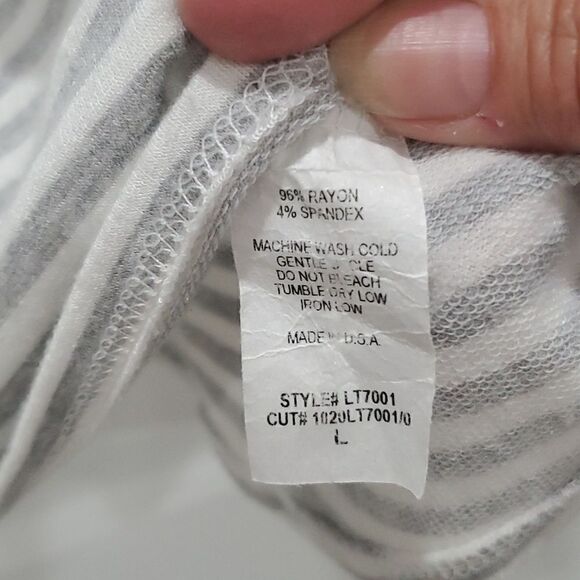 Hailey  & Co, woman's long sleeve shirt, size large - Picture 3 of 5